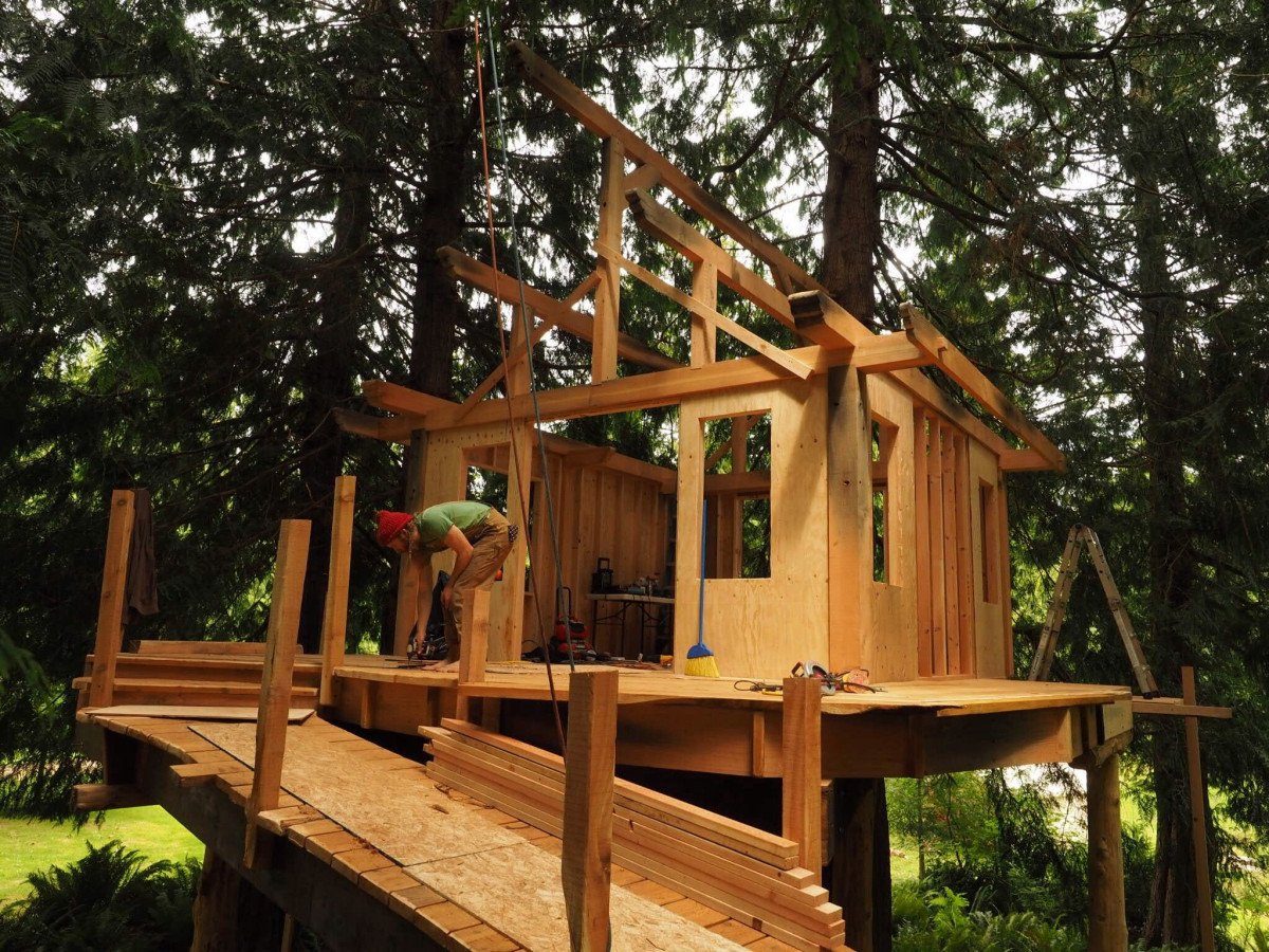 Lapene, terase vai štābiņš kokā - būvē kopā ar ESSVE un īstajiem instrumentiem