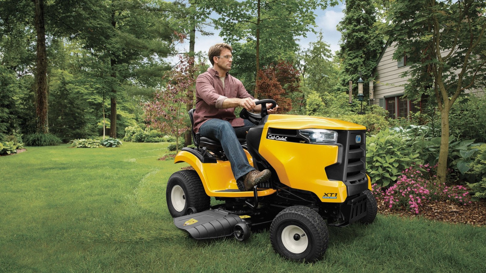Dārza traktors - labākais palīgs tavā pagalmā!