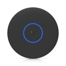 Wi Fi 7 prieigos taškas trijų dažnių juostų 802.11be 8 erdviniai srautai iki ~15 Gb s pralaidumas 500+ įrenginių 10 GbE PoE++ RJ45 UniFi U7 PRO XGS B Juodas Ubiquiti