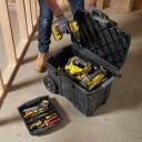 Stanley 52L Mobilā Darba Kaste STST33090-1, 52l, 40kg, IP43, noņemama kaste, V-groove, teksturēta rokturis, 7 collu riteņi