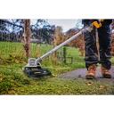 Dewalt be&scaron;epalvis žoliapjovė DCMST561P1-QW, 18V, 5Ah, 6000rpm, 35cm, be&scaron;epalvis, 2 greičiai, su žeme