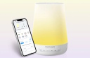 Vaiki&scaron;ka naktinė LED atmosferinė lempa su balto triuk&scaron;mo ir miego melodijų funkcija 7 spalvos 34 garso režimai 12 cm balta WN002-WH00BA-A Momcozy