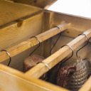 Puidust suitsuahjus 200 L elektrilise külma ja kuuma suitsugeneraatoriga dragON Jet 1 ja digitaalse juhtimisega 81×63×163 cm 330339 Browin