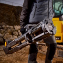 JCB Tri-Fold Konnect torņa LED darba gaismeklis būvlaukumiem 8400lm 3 galvas 360&deg; 18V vai 110/240V 2.4m statīvs IP54 JCB-SL-TRI-FOLD