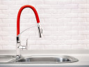 Virtuves jaucējkrāns, elastīgs FALA, 75677, 360&deg; rotējo&scaron;a izteka, sarkans, mīksta pieskāriena pārklājums