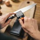 Asinātājs Whetstone Premium, FISKARS, 1058937, 284 mm, divpusējs akmens, 26&deg; asinā&scaron;anas leņķa vadotne, neslīdo&scaron;s turētājs