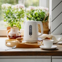 Elektrinis virdulys standartinis 2200 W belaidis AD 1380w 1 L polipropileno korpusas 360&deg; besisukantis pagrindas STRIX saugos sistema automatinis i&scaron;sijungimas Balta Adler