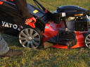 Benzīna zāles pļāvējs YATO YT-85528, 51 cm, LONCIN dzinējs 196 cm³, 8 pozīciju augstuma regulēšana