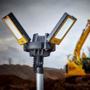 JCB Tri-Fold Konnect torņa LED darba gaismeklis būvlaukumiem 8400lm 3 galvas 360&deg; 18V vai 110/240V 2.4m statīvs IP54 JCB-SL-TRI-FOLD