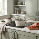 Russell Hobbs Katls RH03867C, 18cm, krēmīgs, alumīnijs, ar vāku, saderīgs ar visām plīts virsmām, ieskaitot indukciju
