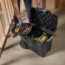 Stanley 52L Mobilā Darba Kaste STST33090-1, 52l, 40kg, IP43, noņemama kaste, V-groove, teksturēta rokturis, 7 collu riteņi