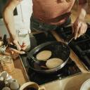 Funkcionāla forma lāpstiņa, FISKARS, 1027300, silikona malas, izturīga līdz 220 &deg;C, trauku mazgājamā ma&scaron;īnā mazgājama