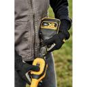 Dewalt be&scaron;epalvis žoliapjovė DCMST561P1-QW, 18V, 5Ah, 6000rpm, 35cm, be&scaron;epalvis, 2 greičiai, su žeme